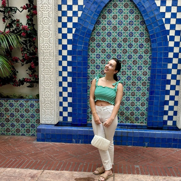 Meet your Posher, Leanne - Picture 2 of 7